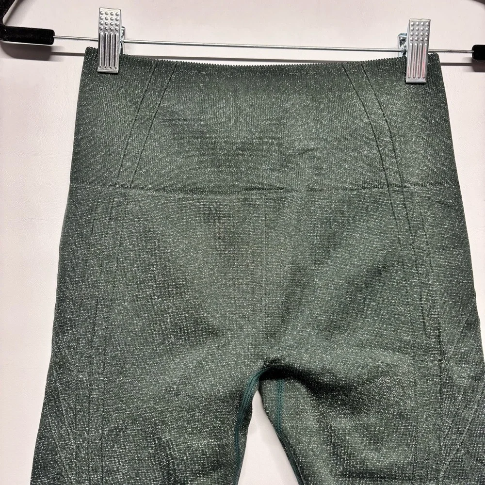 ✨Fabletics Seamless High-Waisted Legging Size S - Picture 7 of 14